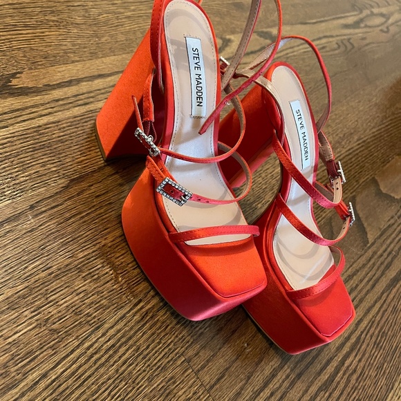 Steve Madden Platform Heel - Picture 2 of 4